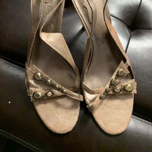 Nine West women gold dress shoes size 10